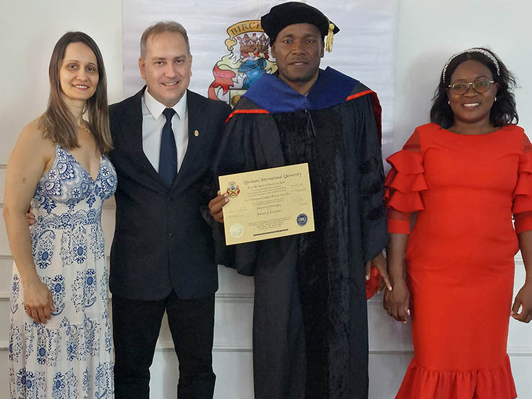 José Valeriano Cristina Alves de Carvalho José Valeriano Cristina Alves de Carvalho